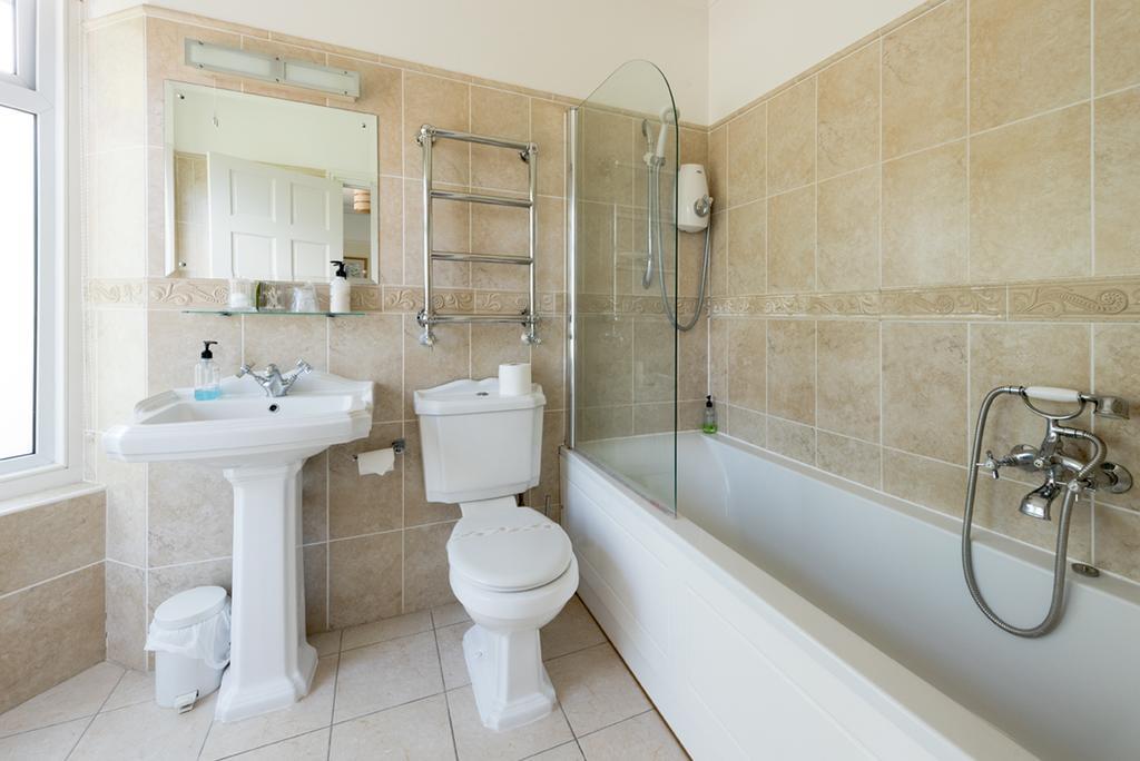 Downsview Hotel Ashford  Eksteriør billede